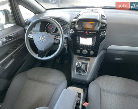 Черный Опель Зафира, объемом двигателя 1.7 л и пробегом 227 тыс. км за 8900 $, фото 21 на Automoto.ua