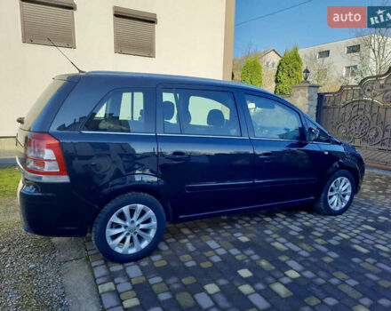 Черный Опель Зафира, объемом двигателя 1.7 л и пробегом 163 тыс. км за 9600 $, фото 4 на Automoto.ua