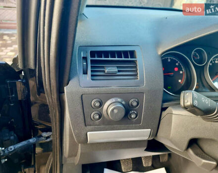 Черный Опель Зафира, объемом двигателя 1.7 л и пробегом 163 тыс. км за 9600 $, фото 13 на Automoto.ua