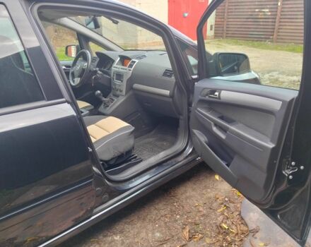 Чорний Опель Зафіра, об'ємом двигуна 1.7 л та пробігом 223 тис. км за 9200 $, фото 6 на Automoto.ua