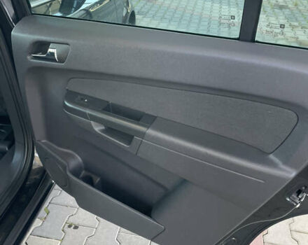 Черный Опель Зафира, объемом двигателя 1.7 л и пробегом 227 тыс. км за 8900 $, фото 17 на Automoto.ua