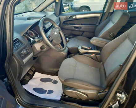 Черный Опель Зафира, объемом двигателя 1.7 л и пробегом 163 тыс. км за 9600 $, фото 16 на Automoto.ua