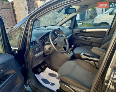 Черный Опель Зафира, объемом двигателя 1.7 л и пробегом 163 тыс. км за 9600 $, фото 12 на Automoto.ua