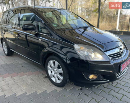 Черный Опель Зафира, объемом двигателя 1.7 л и пробегом 227 тыс. км за 8900 $, фото 4 на Automoto.ua