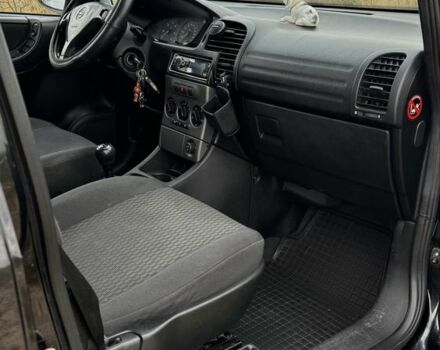 Черный Опель Зафира, объемом двигателя 2 л и пробегом 370 тыс. км за 3800 $, фото 4 на Automoto.ua