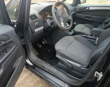 Черный Опель Зафира, объемом двигателя 1.9 л и пробегом 370 тыс. км за 2700 $, фото 6 на Automoto.ua