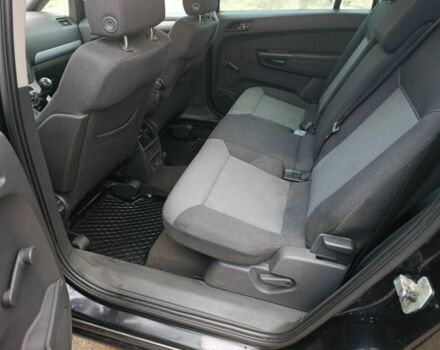 Черный Опель Зафира, объемом двигателя 1.9 л и пробегом 370 тыс. км за 2700 $, фото 7 на Automoto.ua