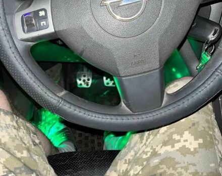 Черный Опель Зафира, объемом двигателя 1.8 л и пробегом 270 тыс. км за 5000 $, фото 3 на Automoto.ua