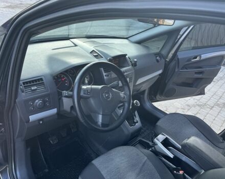 Черный Опель Зафира, объемом двигателя 1.6 л и пробегом 250 тыс. км за 6300 $, фото 7 на Automoto.ua