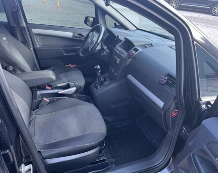 Черный Опель Зафира, объемом двигателя 1.6 л и пробегом 250 тыс. км за 6300 $, фото 5 на Automoto.ua