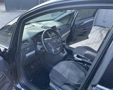 Черный Опель Зафира, объемом двигателя 1.6 л и пробегом 250 тыс. км за 6300 $, фото 6 на Automoto.ua