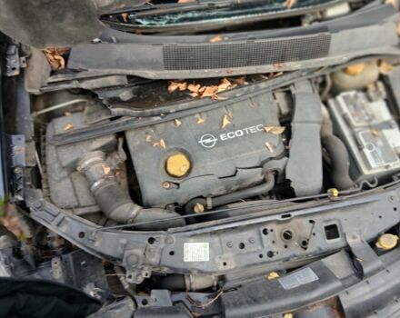 Черный Опель Зафира, объемом двигателя 1.9 л и пробегом 150 тыс. км за 1600 $, фото 3 на Automoto.ua