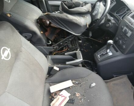 Черный Опель Зафира, объемом двигателя 1.9 л и пробегом 150 тыс. км за 1600 $, фото 7 на Automoto.ua