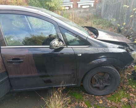 Черный Опель Зафира, объемом двигателя 1.9 л и пробегом 150 тыс. км за 1600 $, фото 4 на Automoto.ua