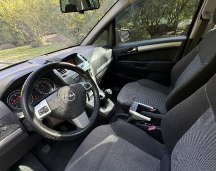 Черный Опель Зафира, объемом двигателя 1.7 л и пробегом 260 тыс. км за 6200 $, фото 7 на Automoto.ua