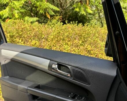 Черный Опель Зафира, объемом двигателя 1.7 л и пробегом 260 тыс. км за 6200 $, фото 4 на Automoto.ua