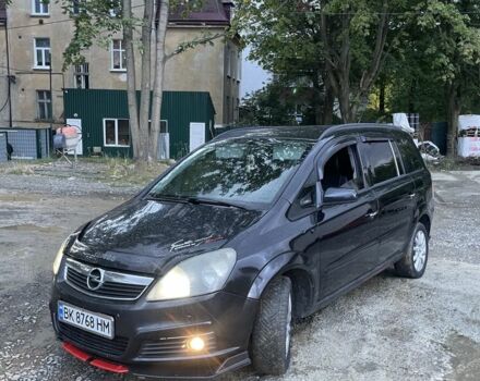 Черный Опель Зафира, объемом двигателя 1.6 л и пробегом 317 тыс. км за 5112 $, фото 1 на Automoto.ua