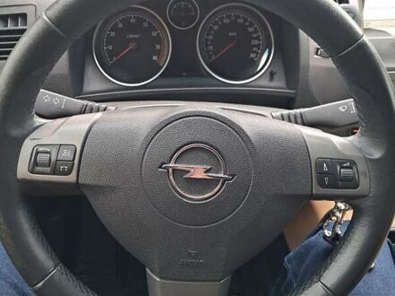 Черный Опель Зафира, объемом двигателя 2.2 л и пробегом 271 тыс. км за 6000 $, фото 1 на Automoto.ua