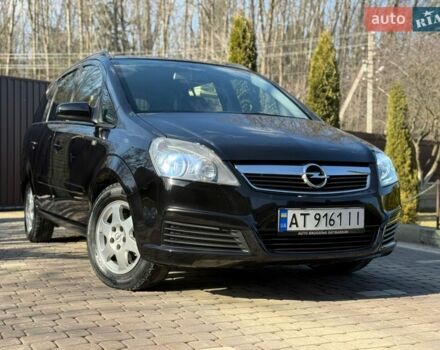 Черный Опель Зафира, объемом двигателя 1.6 л и пробегом 250 тыс. км за 4950 $, фото 1 на Automoto.ua