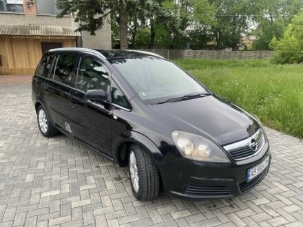 Черный Опель Зафира, объемом двигателя 1.9 л и пробегом 340 тыс. км за 5600 $, фото 1 на Automoto.ua
