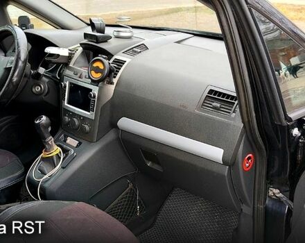 Черный Опель Зафира, объемом двигателя 1.6 л и пробегом 308 тыс. км за 4500 $, фото 1 на Automoto.ua