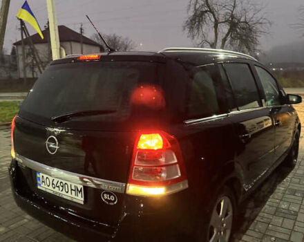 Черный Опель Зафира, объемом двигателя 1.9 л и пробегом 200 тыс. км за 3999 $, фото 1 на Automoto.ua