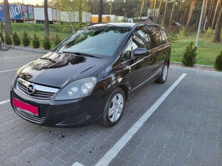 Черный Опель Зафира, объемом двигателя 1.7 л и пробегом 256 тыс. км за 6000 $, фото 1 на Automoto.ua