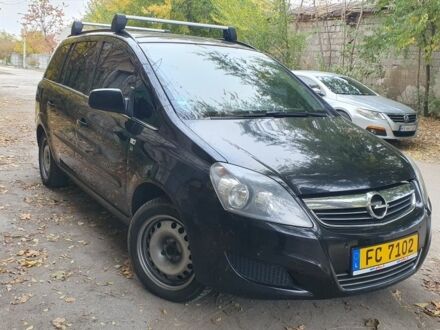 Черный Опель Зафира, объемом двигателя 1.7 л и пробегом 315 тыс. км за 4042 $, фото 1 на Automoto.ua