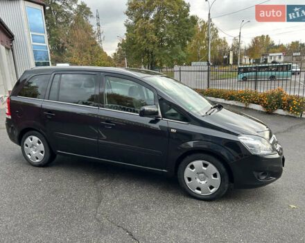 Черный Опель Зафира, объемом двигателя 1.8 л и пробегом 239 тыс. км за 7799 $, фото 1 на Automoto.ua