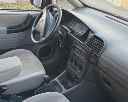 Красный Опель Зафира, объемом двигателя 2.2 л и пробегом 300 тыс. км за 2800 $, фото 4 на Automoto.ua