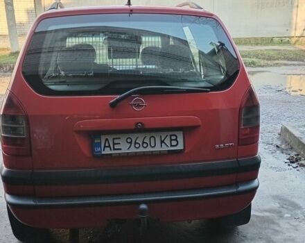 Красный Опель Зафира, объемом двигателя 2.2 л и пробегом 300 тыс. км за 2800 $, фото 3 на Automoto.ua