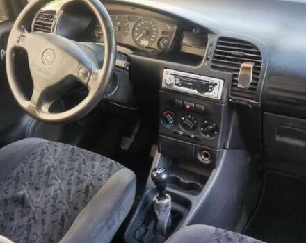 Красный Опель Зафира, объемом двигателя 1.6 л и пробегом 290 тыс. км за 3600 $, фото 7 на Automoto.ua