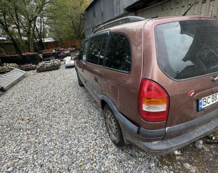 Красный Опель Зафира, объемом двигателя 1.6 л и пробегом 320 тыс. км за 2771 $, фото 3 на Automoto.ua