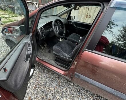 Красный Опель Зафира, объемом двигателя 1.6 л и пробегом 320 тыс. км за 2771 $, фото 5 на Automoto.ua