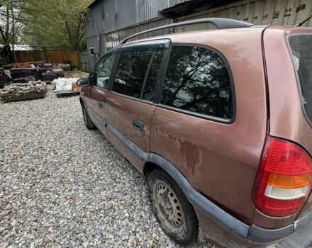 Красный Опель Зафира, объемом двигателя 1.6 л и пробегом 320 тыс. км за 2771 $, фото 2 на Automoto.ua