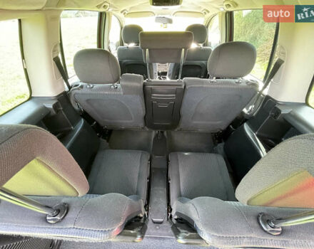 Красный Опель Зафира, объемом двигателя 2.2 л и пробегом 303 тыс. км за 4300 $, фото 9 на Automoto.ua