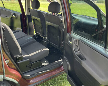 Красный Опель Зафира, объемом двигателя 2.2 л и пробегом 303 тыс. км за 4300 $, фото 10 на Automoto.ua