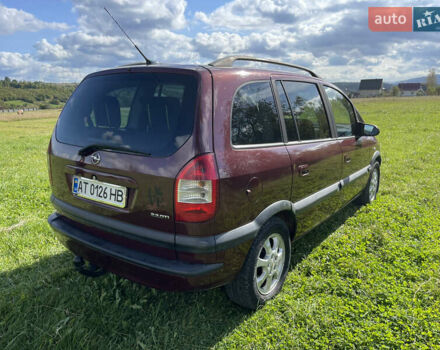 Красный Опель Зафира, объемом двигателя 2.2 л и пробегом 303 тыс. км за 4300 $, фото 3 на Automoto.ua