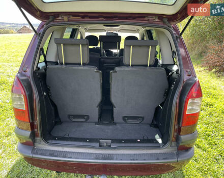 Красный Опель Зафира, объемом двигателя 2.2 л и пробегом 303 тыс. км за 4300 $, фото 4 на Automoto.ua