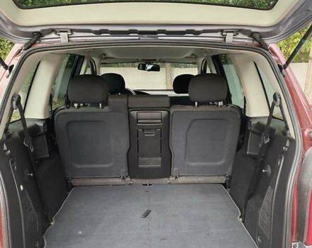 Красный Опель Зафира, объемом двигателя 2.2 л и пробегом 270 тыс. км за 4750 $, фото 3 на Automoto.ua