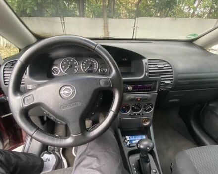 Красный Опель Зафира, объемом двигателя 2.2 л и пробегом 270 тыс. км за 4750 $, фото 2 на Automoto.ua
