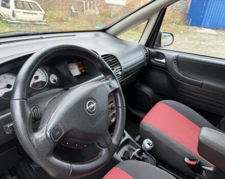 Красный Опель Зафира, объемом двигателя 2.2 л и пробегом 300 тыс. км за 1850 $, фото 4 на Automoto.ua