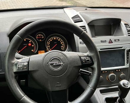 Красный Опель Зафира, объемом двигателя 1.91 л и пробегом 280 тыс. км за 3950 $, фото 5 на Automoto.ua