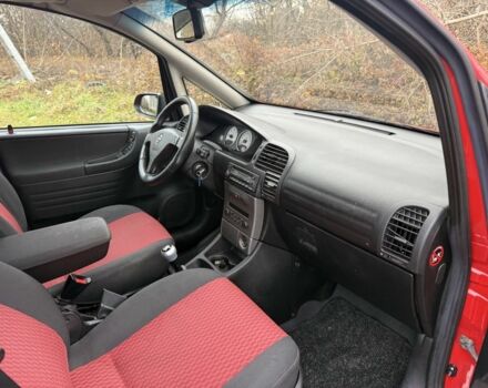 Красный Опель Зафира, объемом двигателя 2.2 л и пробегом 300 тыс. км за 1850 $, фото 6 на Automoto.ua