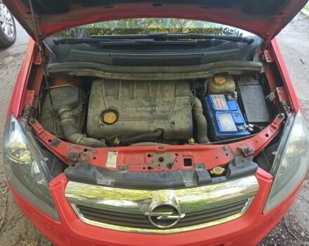 Красный Опель Зафира, объемом двигателя 1.9 л и пробегом 330 тыс. км за 5900 $, фото 6 на Automoto.ua