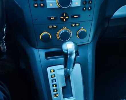 Красный Опель Зафира, объемом двигателя 1.9 л и пробегом 375 тыс. км за 4900 $, фото 1 на Automoto.ua