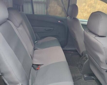 Красный Опель Зафира, объемом двигателя 1.9 л и пробегом 243 тыс. км за 5300 $, фото 10 на Automoto.ua