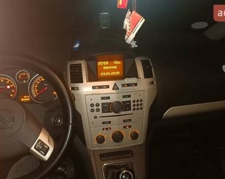 Красный Опель Зафира, объемом двигателя 1.6 л и пробегом 184 тыс. км за 6000 $, фото 2 на Automoto.ua