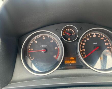 Красный Опель Зафира, объемом двигателя 1.7 л и пробегом 256 тыс. км за 6000 $, фото 5 на Automoto.ua