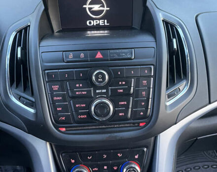 Красный Опель Зафира, объемом двигателя 1.6 л и пробегом 146 тыс. км за 10699 $, фото 24 на Automoto.ua